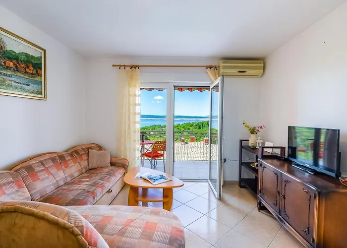 アパート With Parking Space Dramalj, - 20803 ツリクヴェニツァ